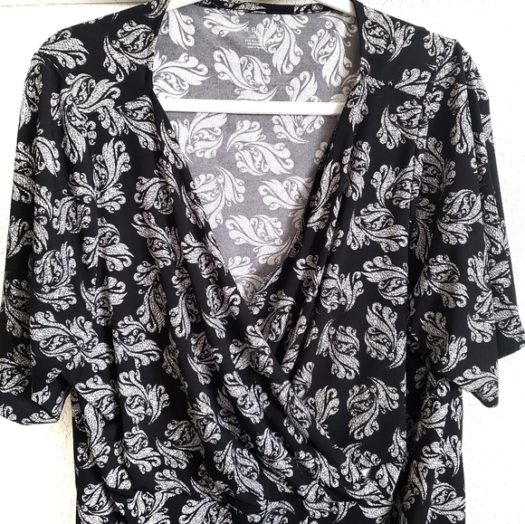 Lane Bryant Faux Wrap Short Sleeve Blouse Size 22/24 - Picture 2 of 11